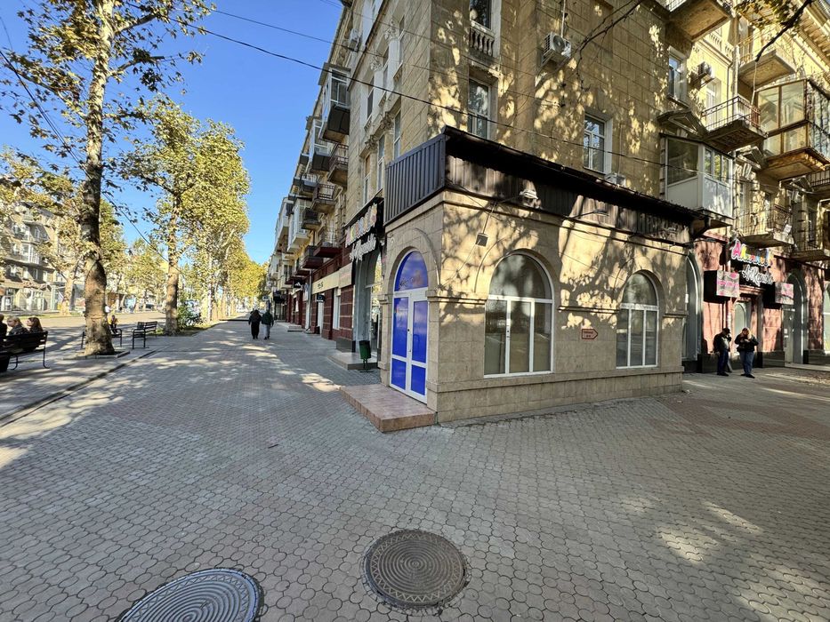 Соборна/Спаська 250 кв.м. прохідняк ціна 40000 грн/міс