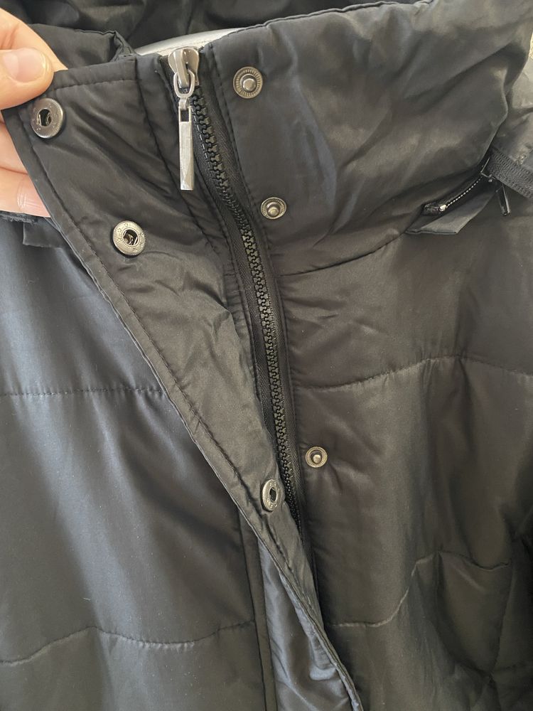 Курточка жіноча чорна осіннє-зимова з капюшоном розмір 36-40