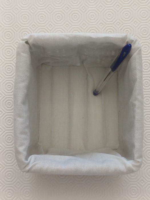 Cesto em verga forrado a pano