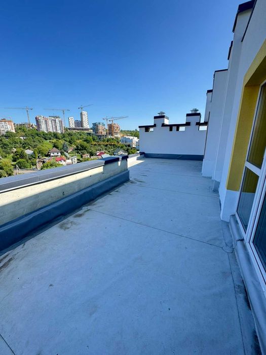 Продаж 2 кім. квартири з терасою в новобудові вул. Очеретяна