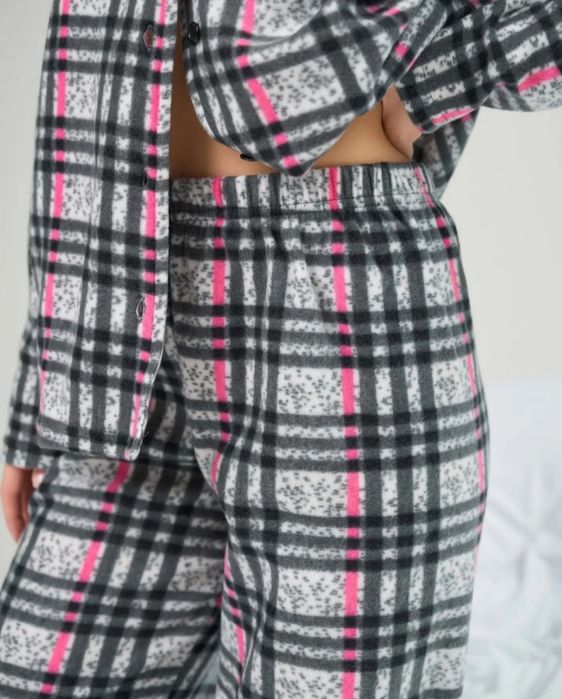 Піжама в клітинку на гудзиках