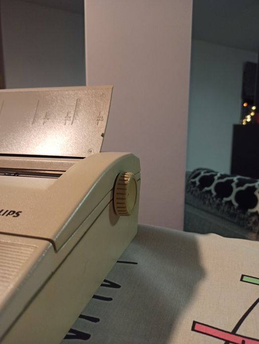 Máquina de escrever elétrica Phillips PTW120