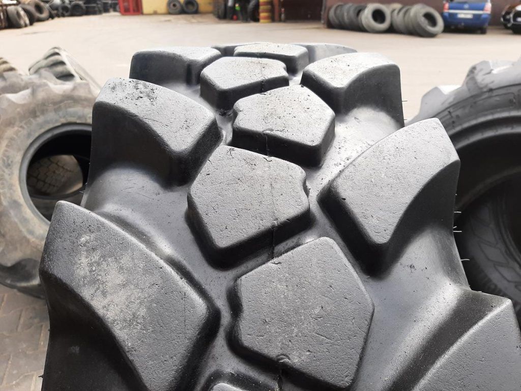 Opona używana przemysłowa 15.5-25 15.5R25 JCB MPT 1300zł W4423