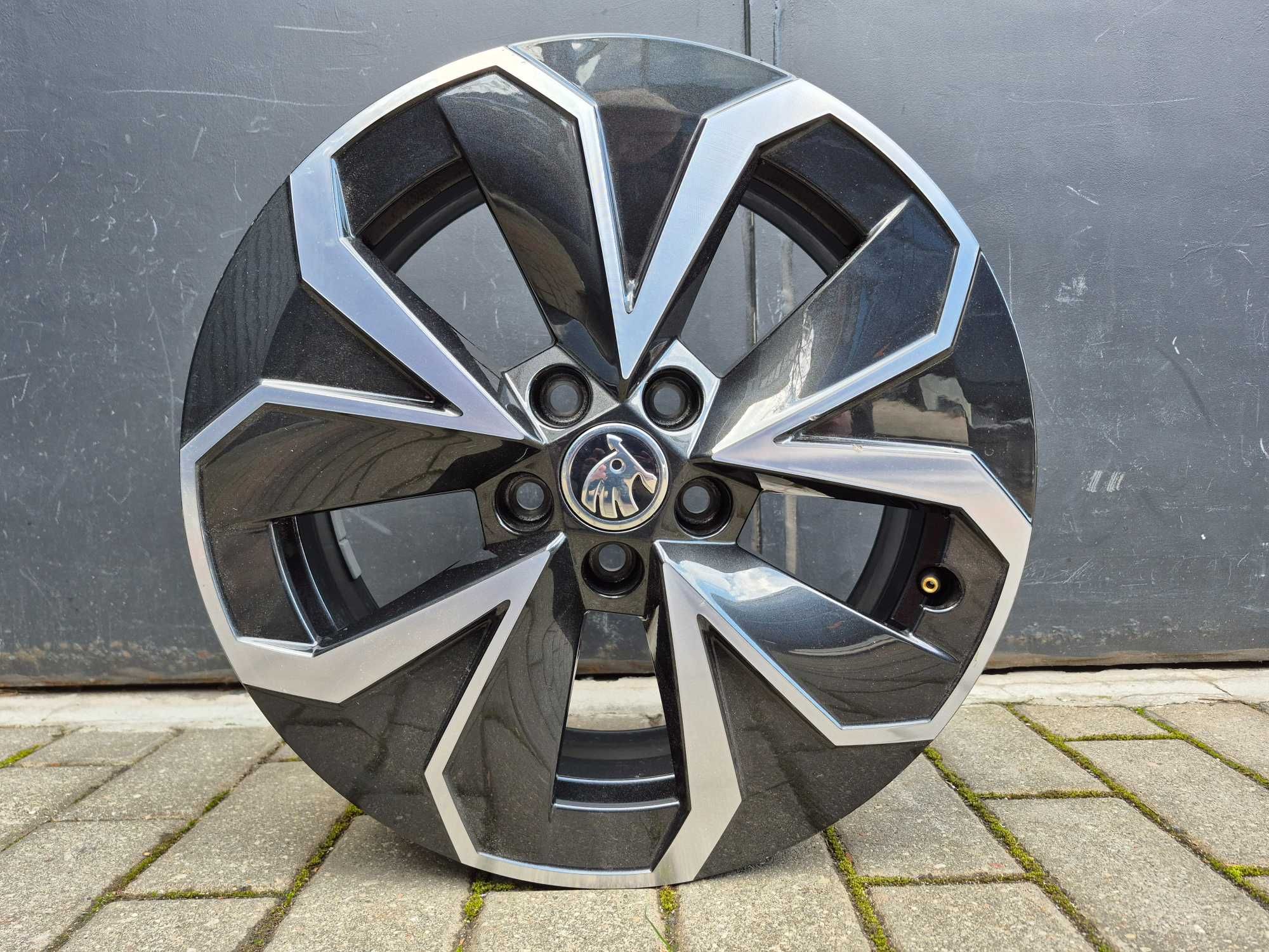 Skoda Kamiq 19- Felga aluminiowa 6.0" x 16" 5x100 ET38 oryginalna