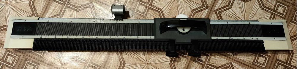 Продам вязальную машинку АDA  производство Польша