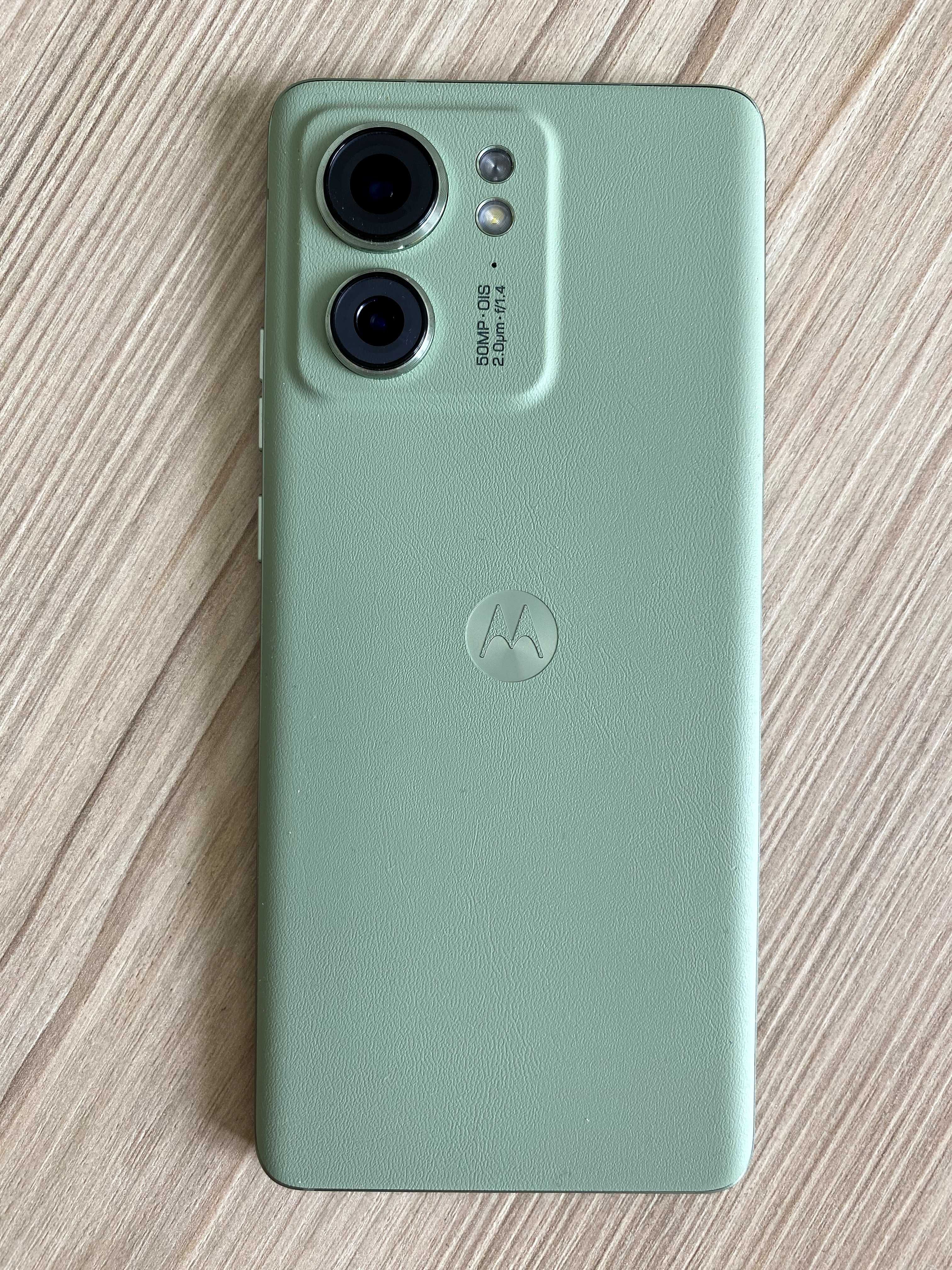 Motorola Edge 40, 8/256, состояние нового