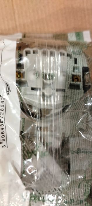 електрична розетка із заземлюючим контактом серії Asfora 100