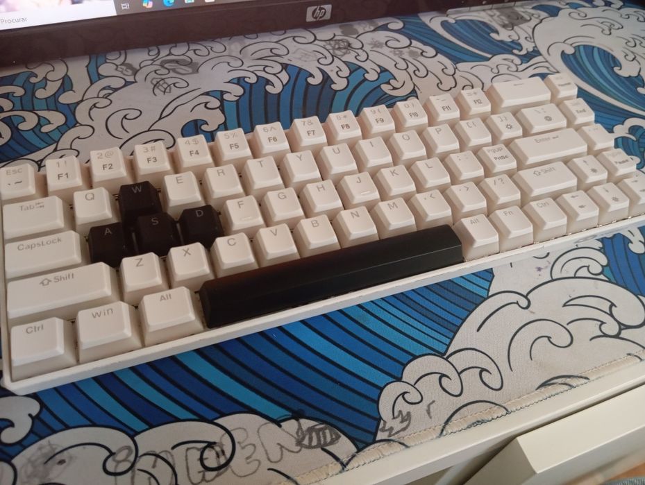 Um teclado gamer de 60%