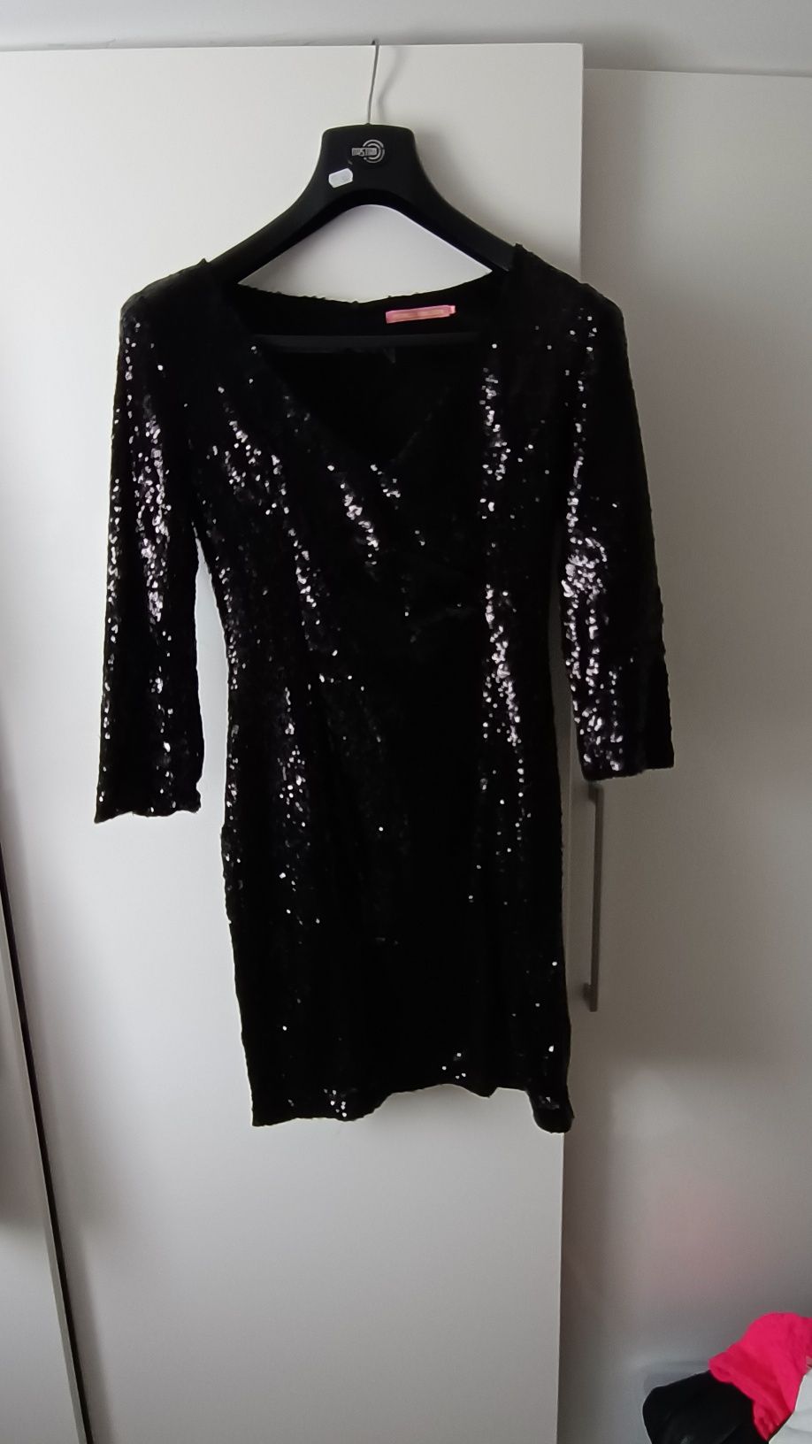Sukienka cekinowa czarna mini 36