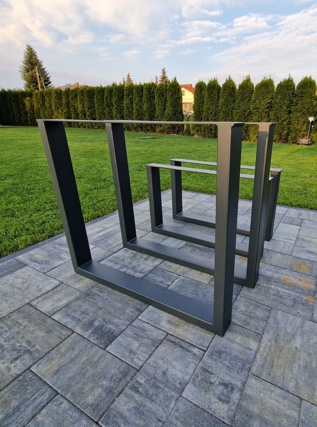 Metalowa, okrągła podstawa stołu, tuba, nogi loft