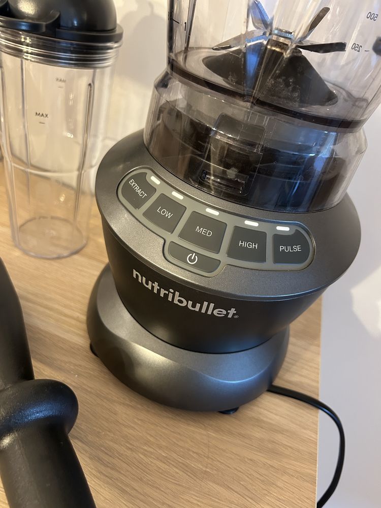 Liquidificadora Nutribullet Completa