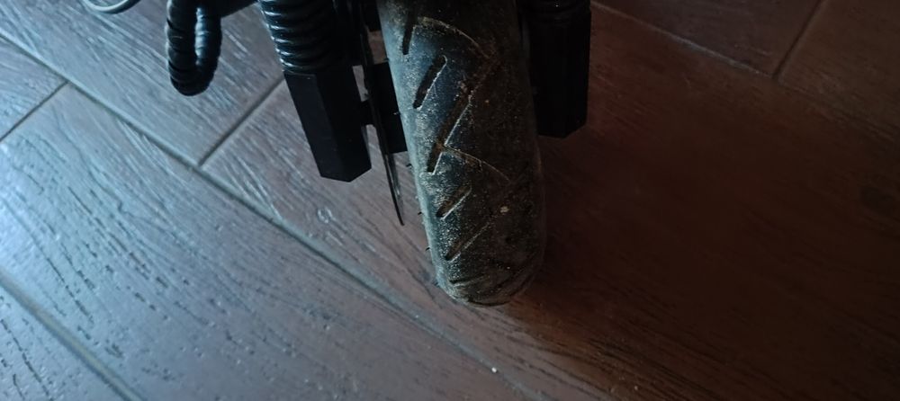 Електросамокат в гарному стані