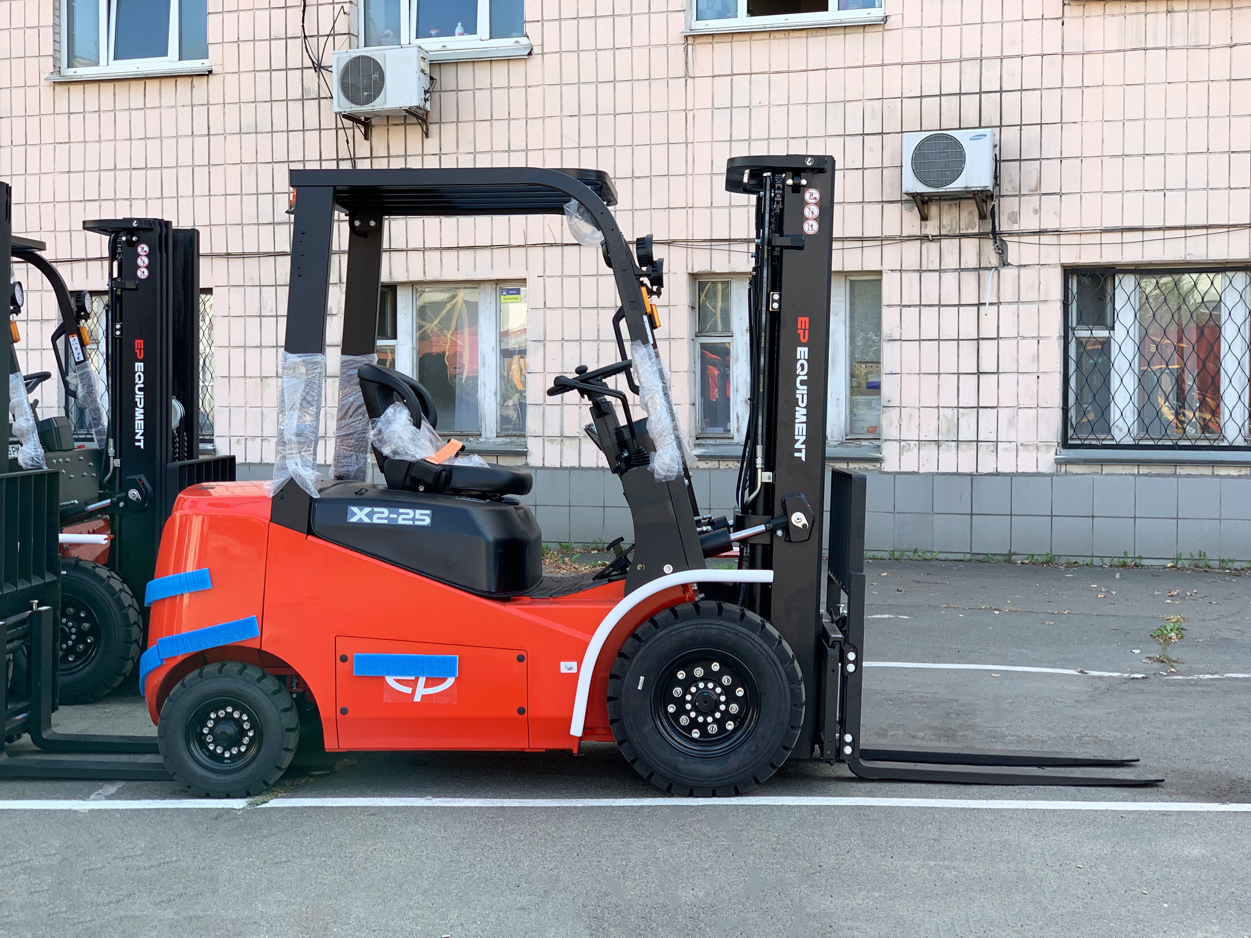 Електричний вилковий навантажувач EFX2-251, электрический погрузчик