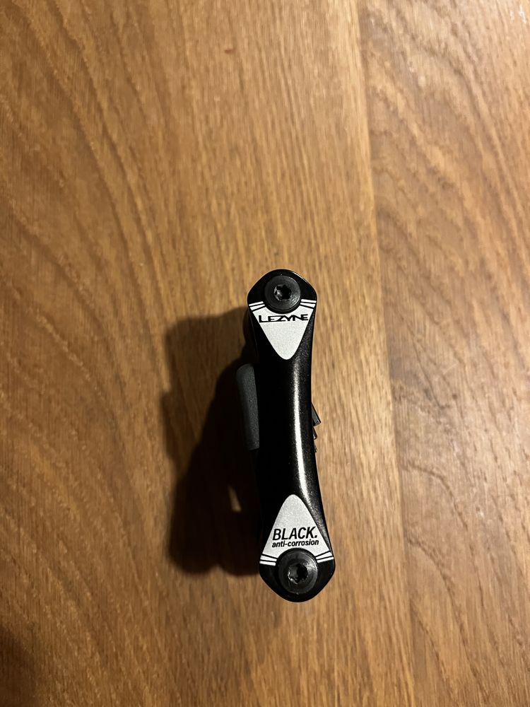 Multitool Lezyne RAP II-13 + Lezyne tubeless plug refill