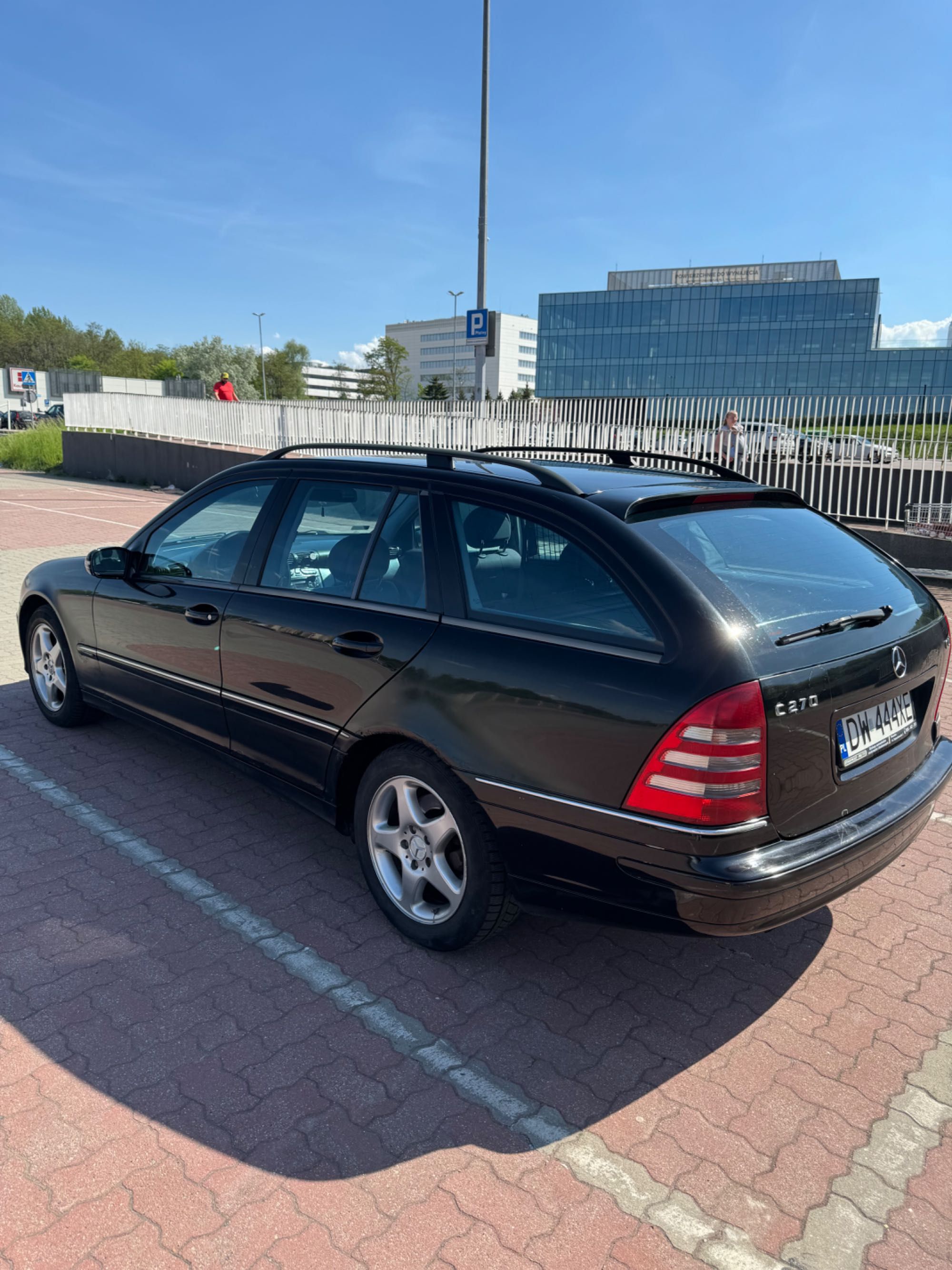 Sprzedam W 203 c / 2,7 cdi avantgarde samochód w dobrym stanie.