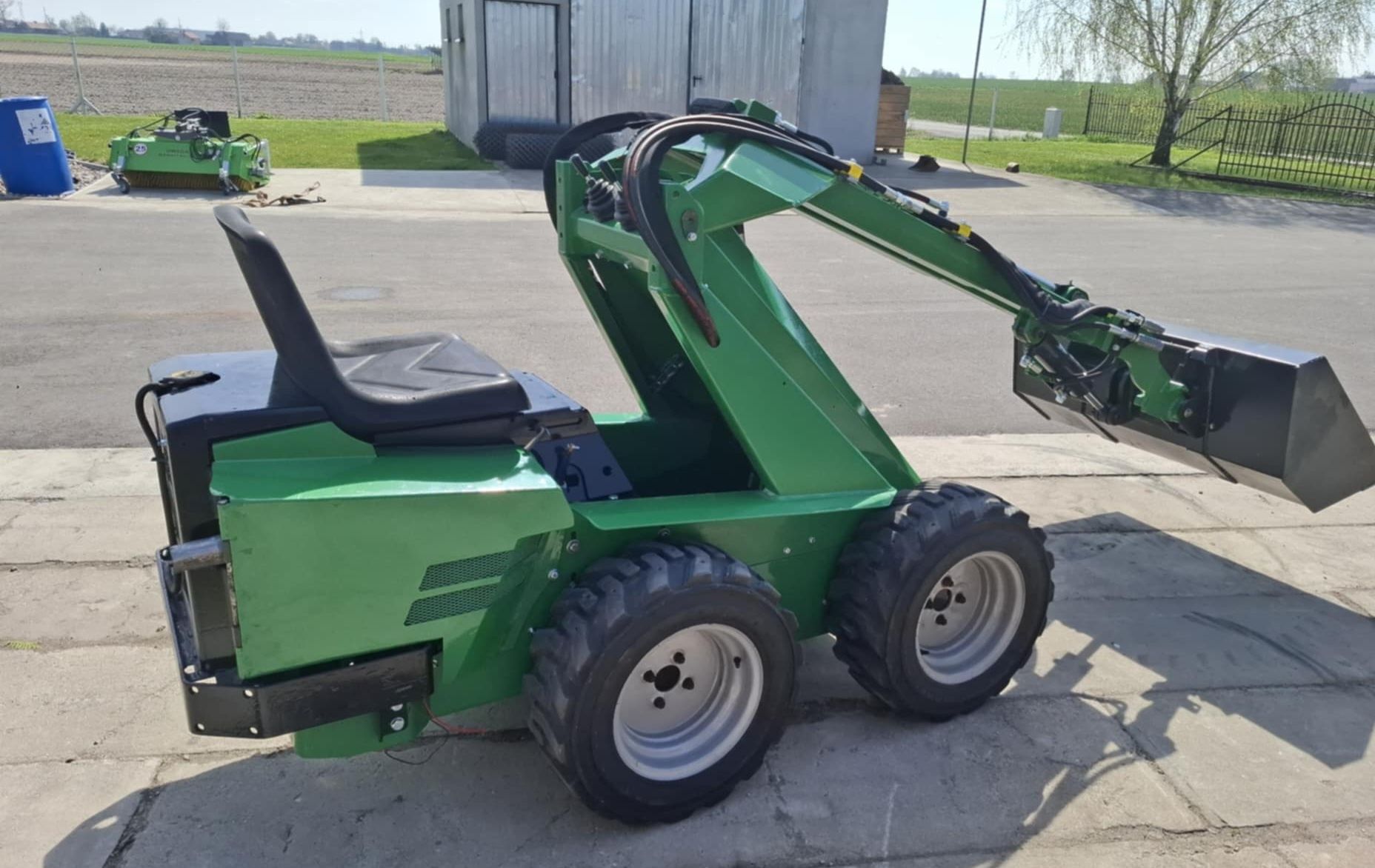 Miniładowarka Avant 320 ramię teleskop