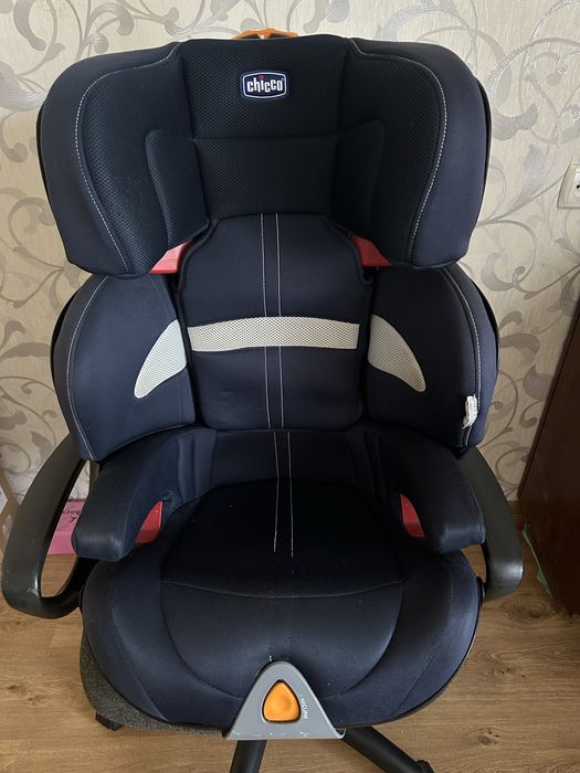 Авто крісло chicco 9-12 років