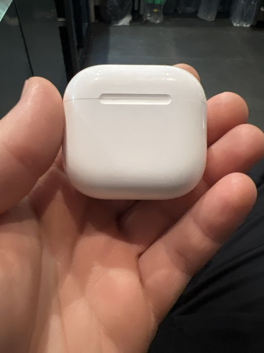Продам кейс от air pods 4. (Без наушников)