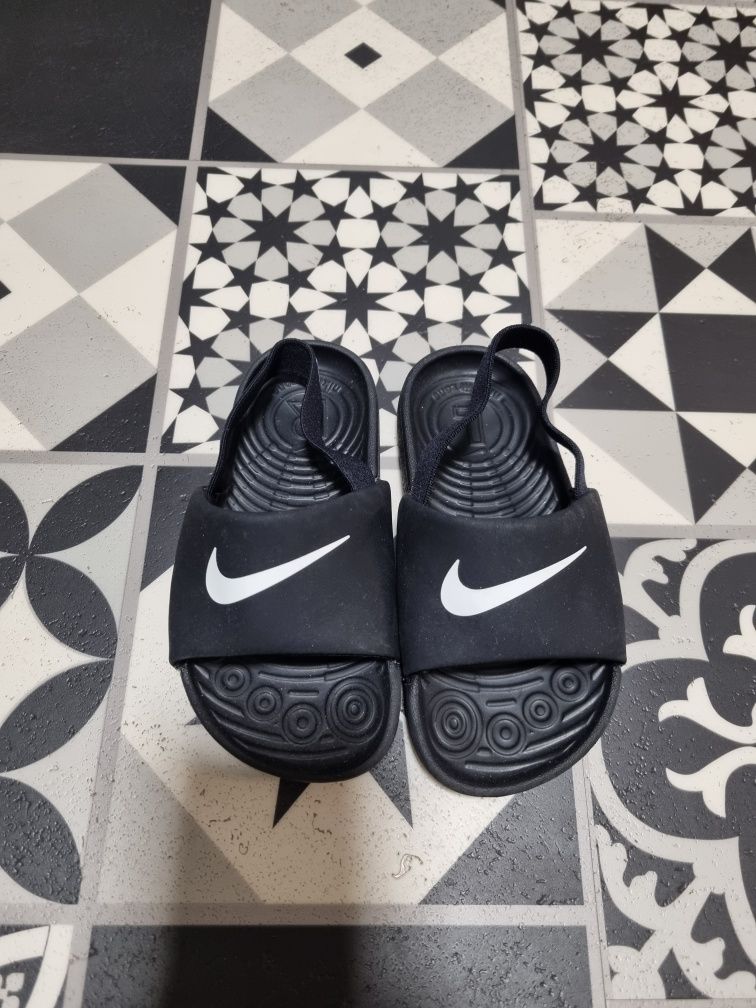Sandałki chłopięce Nike rozmiar 25