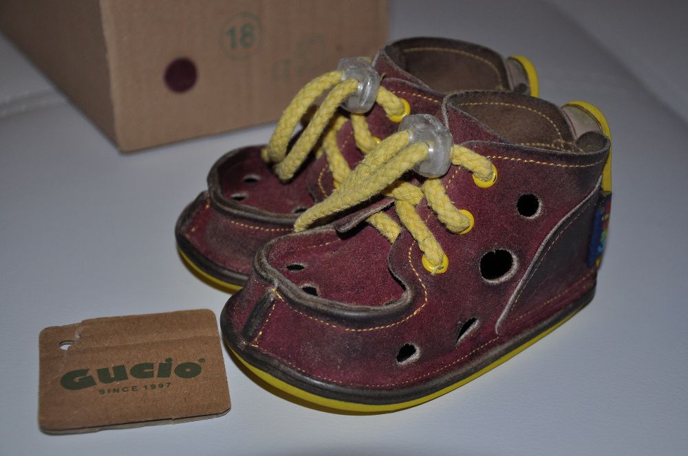Buty buciki GUCIO trzewiki r.18 wrzos duże dziurki skóra żłobek