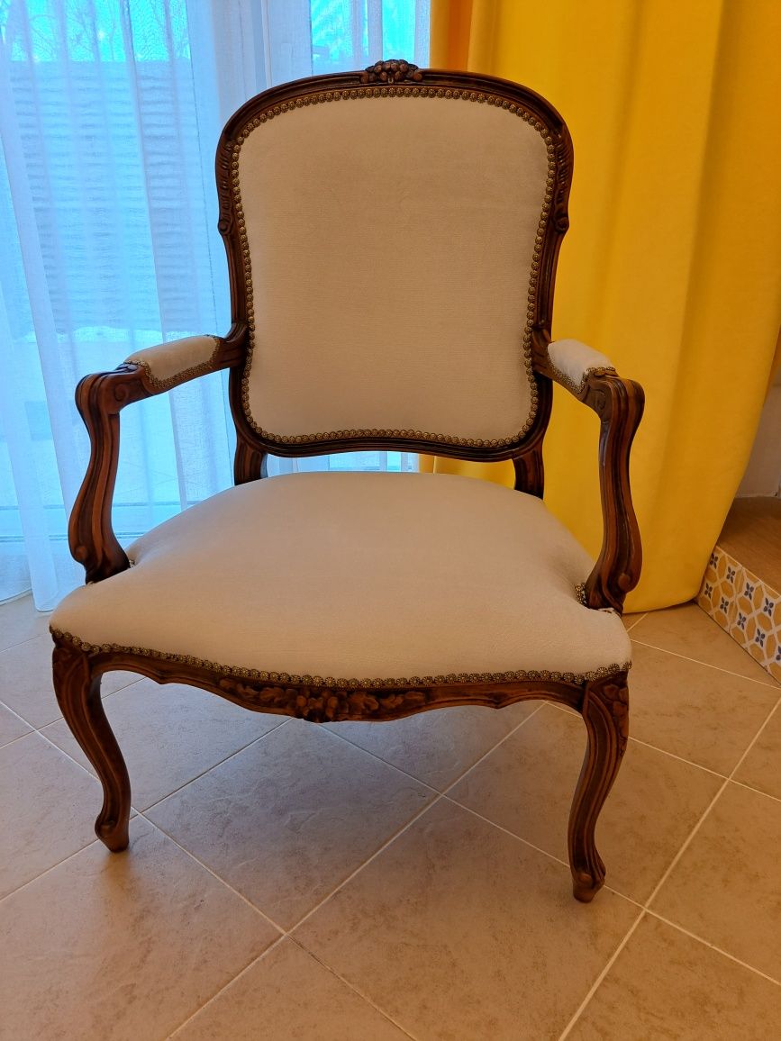 Антикварное кресло Антикварне крісло