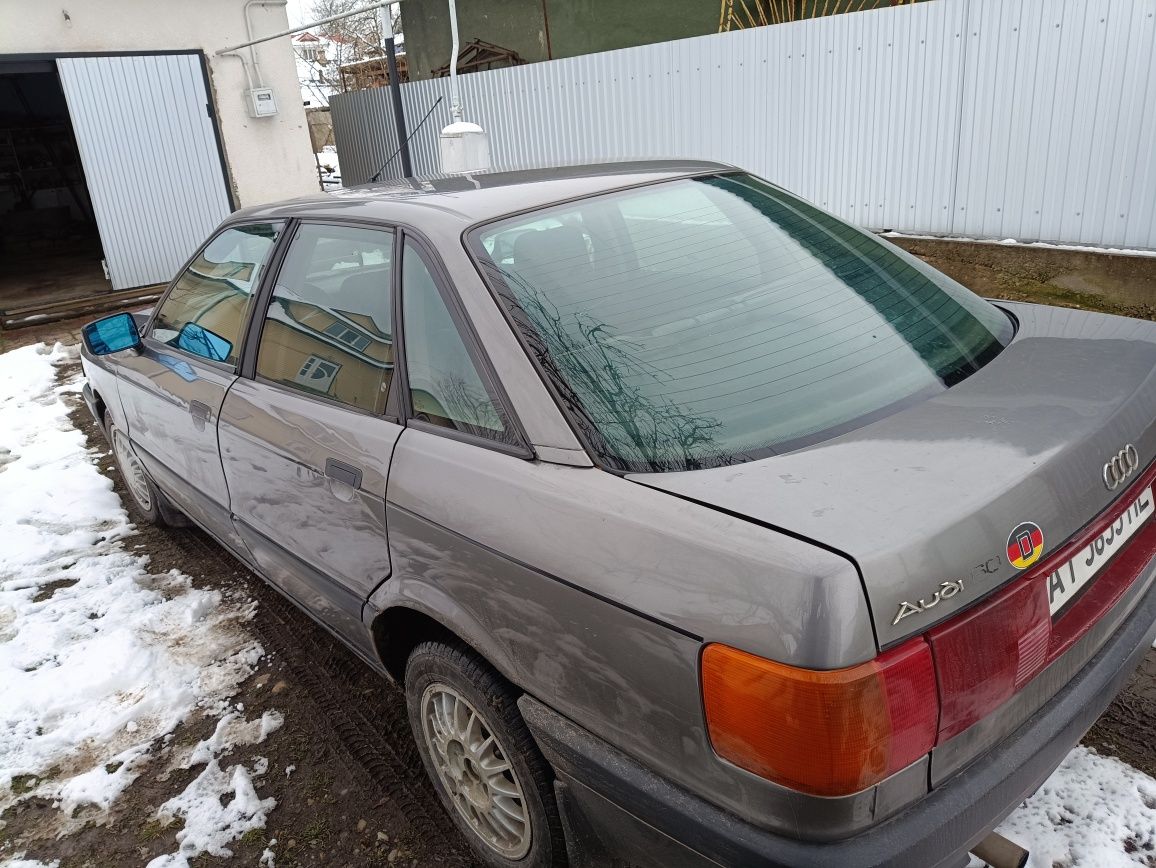 Audi 80 1.8 бензин