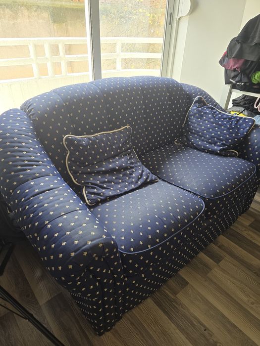 Vendo sofá 2 lugares praticamente novo