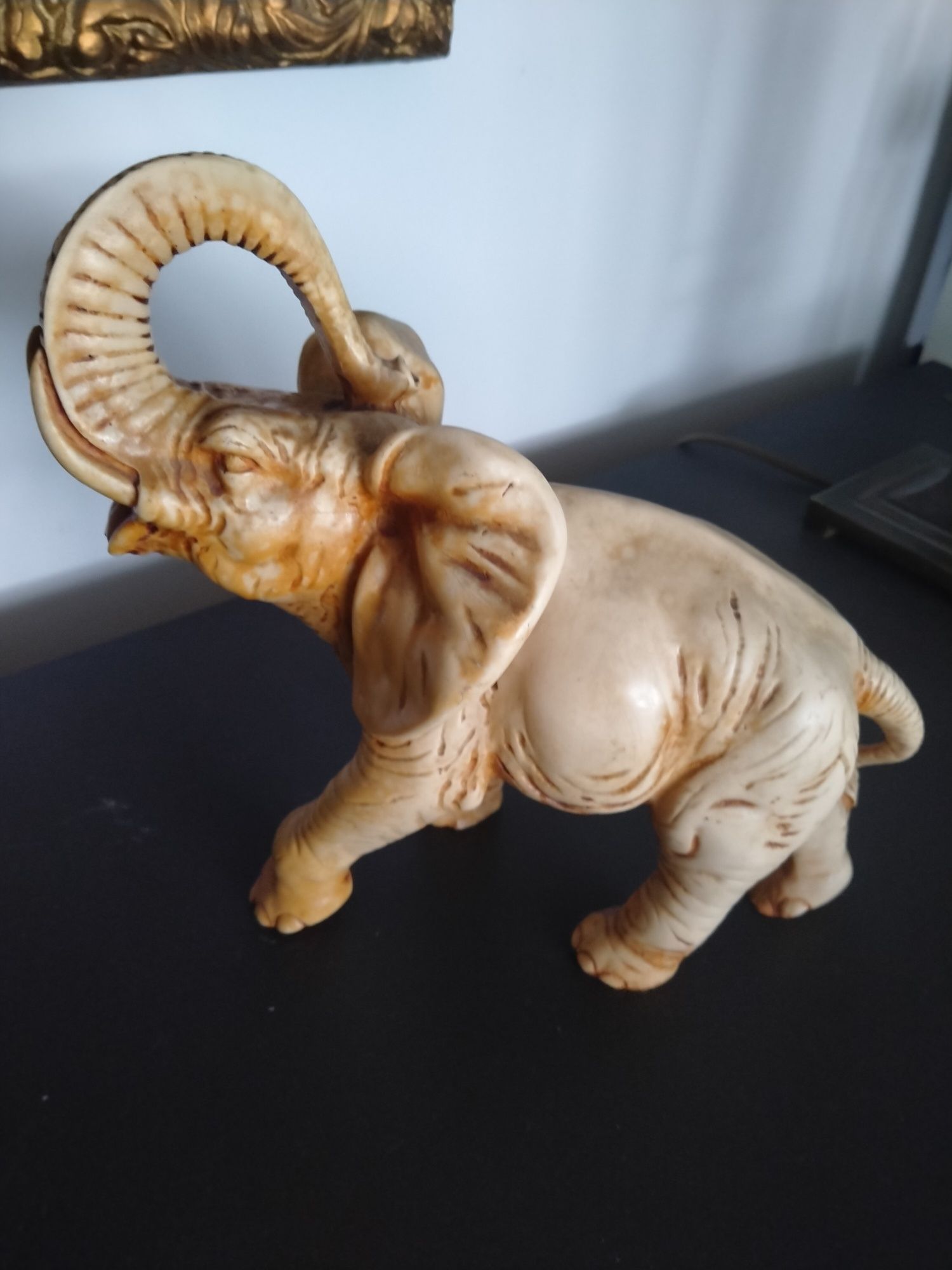Rzeźba słonia z Alabastru