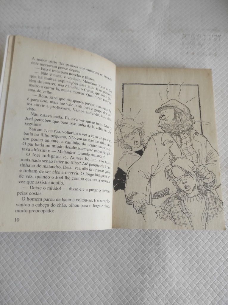 Livros triângulo jota