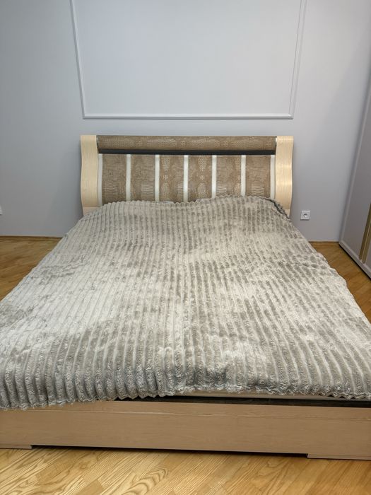 Продам двоспальне ліжко