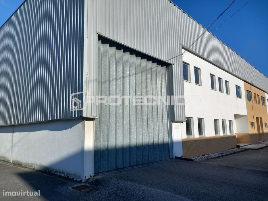 Armazém c/ 1.000m2 – Z. I. de Oiã