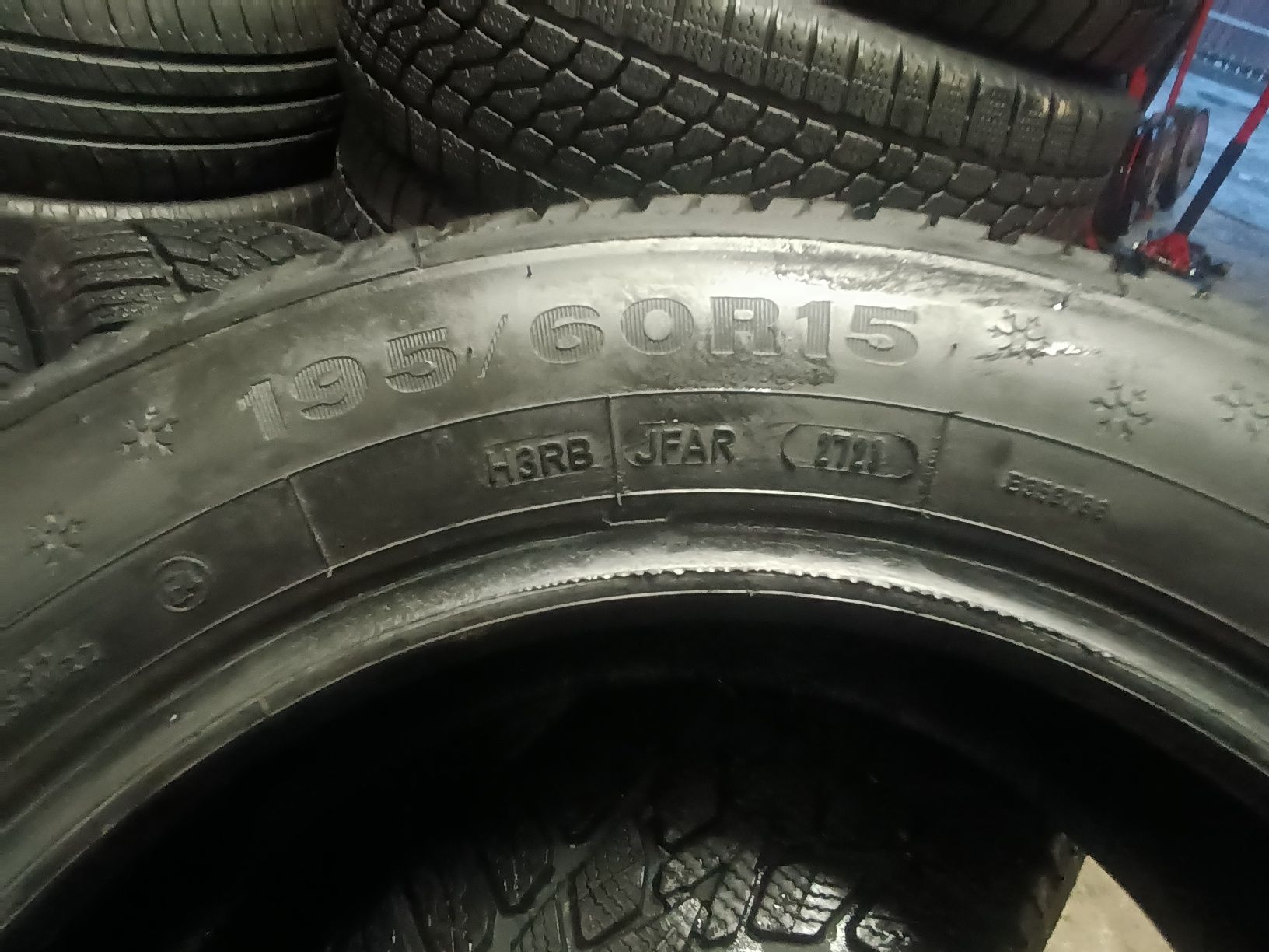 Sprzedam prawie nowe opony Dunlop 195/60 r15