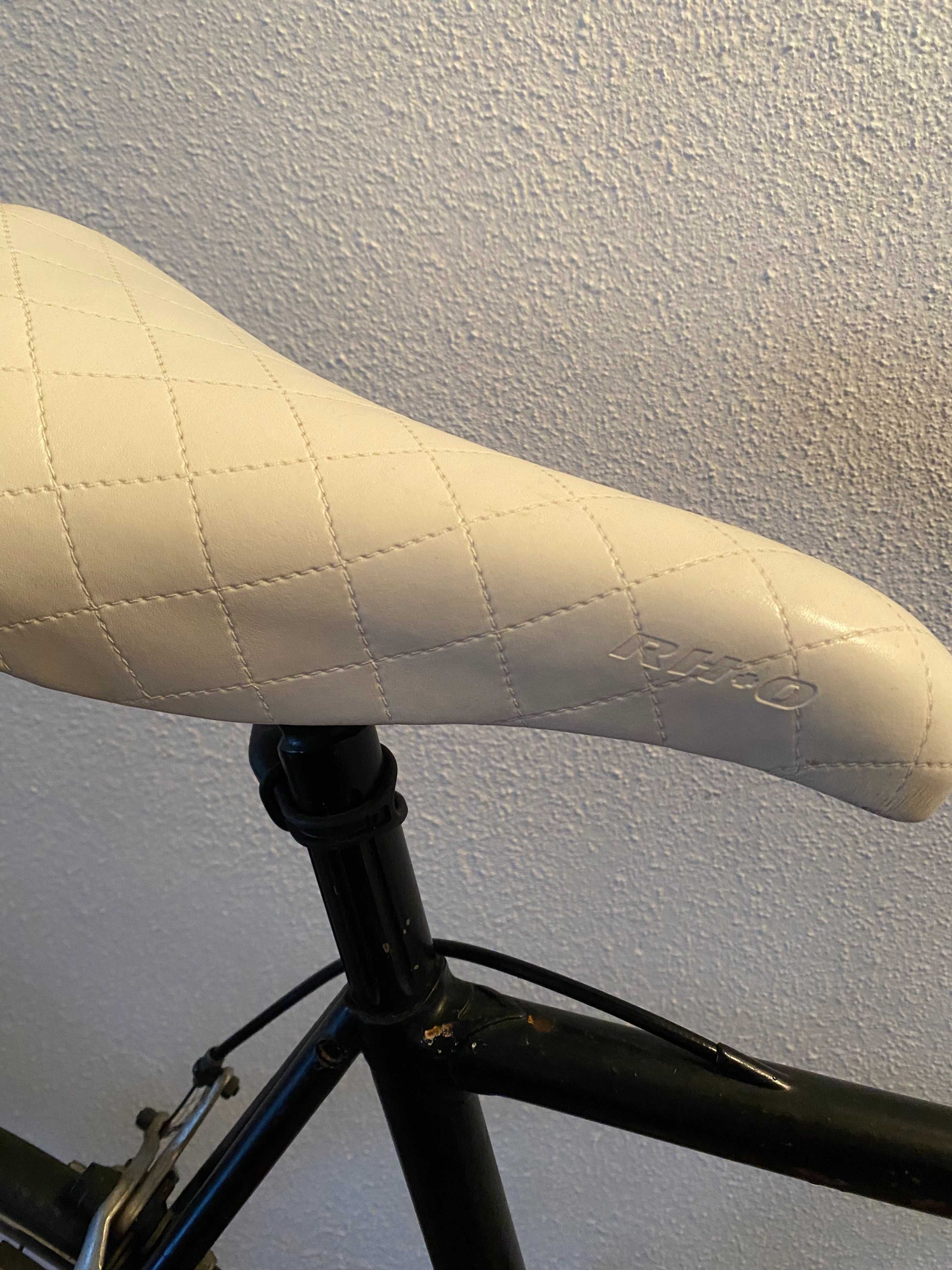 bicicleta corrida + bomba de ar de pé + cadeado Lock Force e capacete
