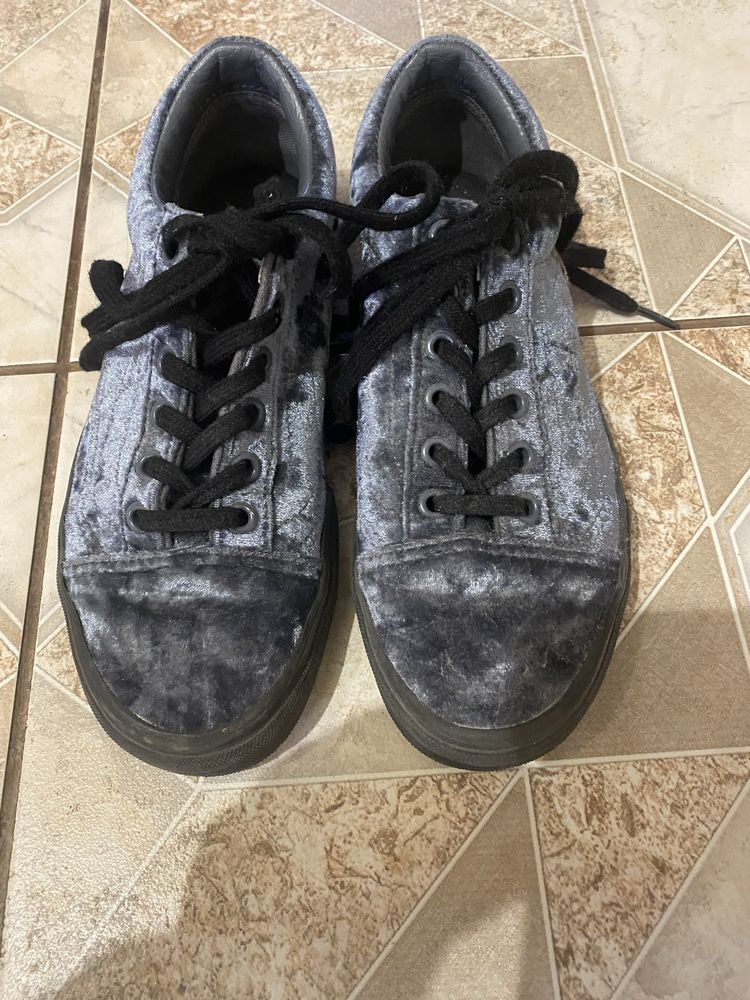 Vans. Кросівки- кеди доя дівчинки.35 розмір.