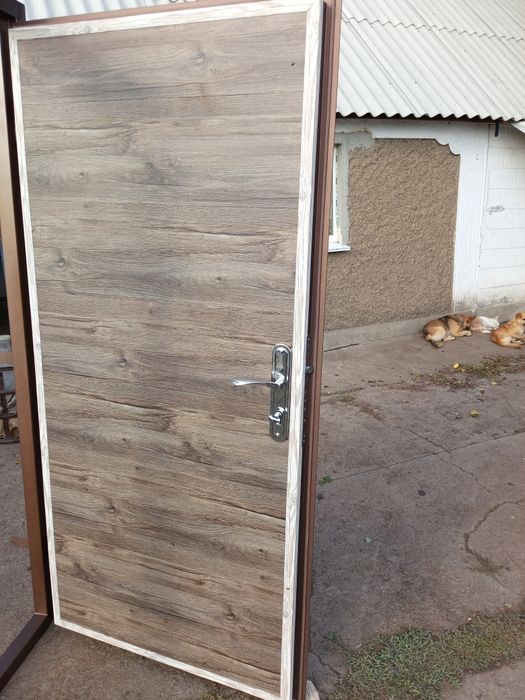 Продам вхідні двері