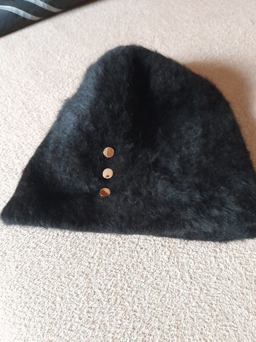Czapka czarna  damska zimowa angora Ochnik