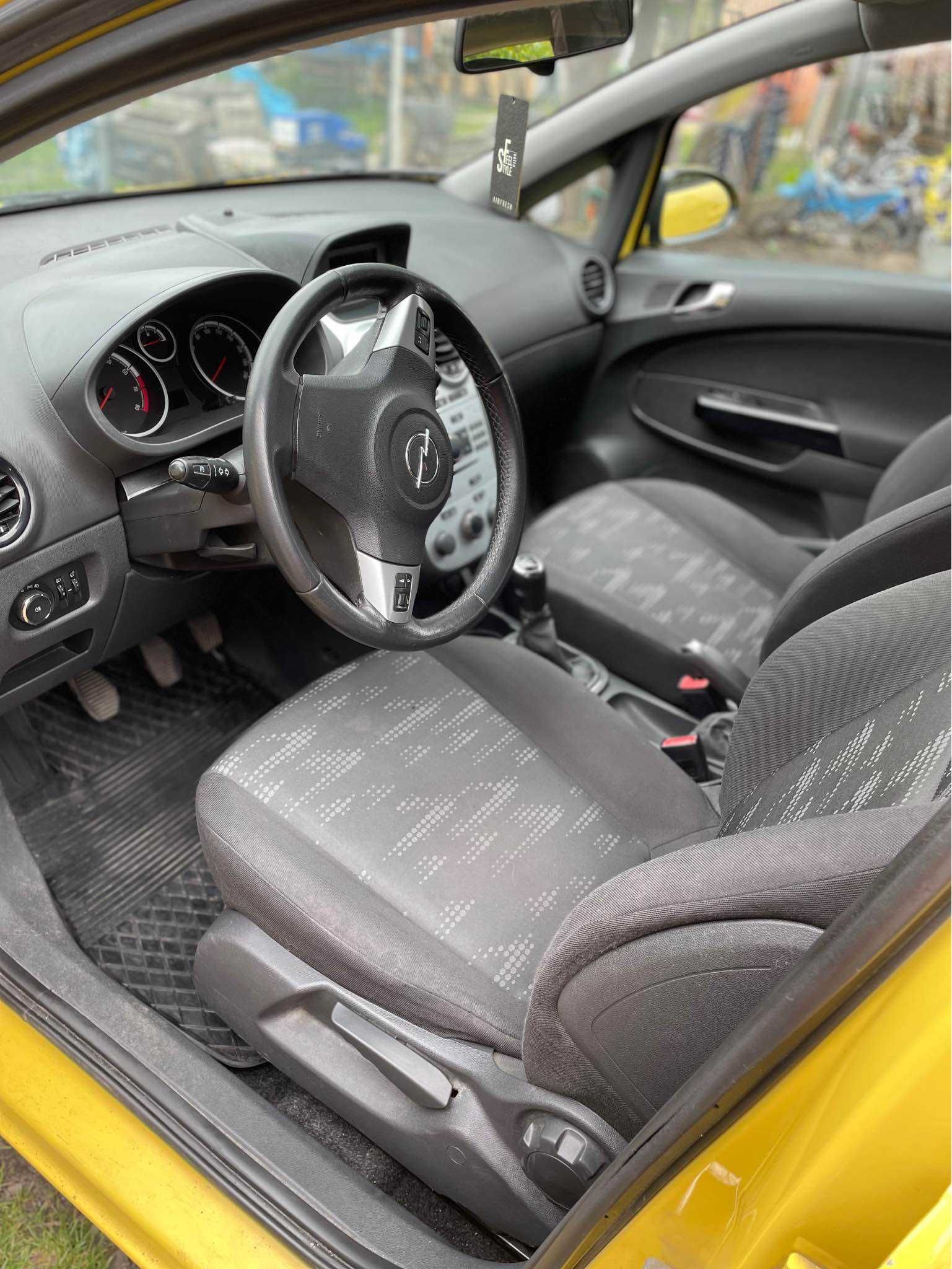 Opel Corsa 1.2 16V Cosmo