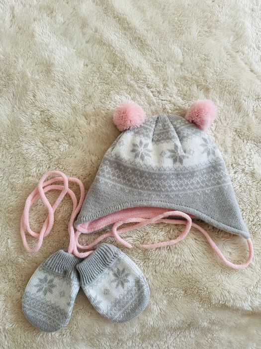 Шапка з рукавичками на дівчинку