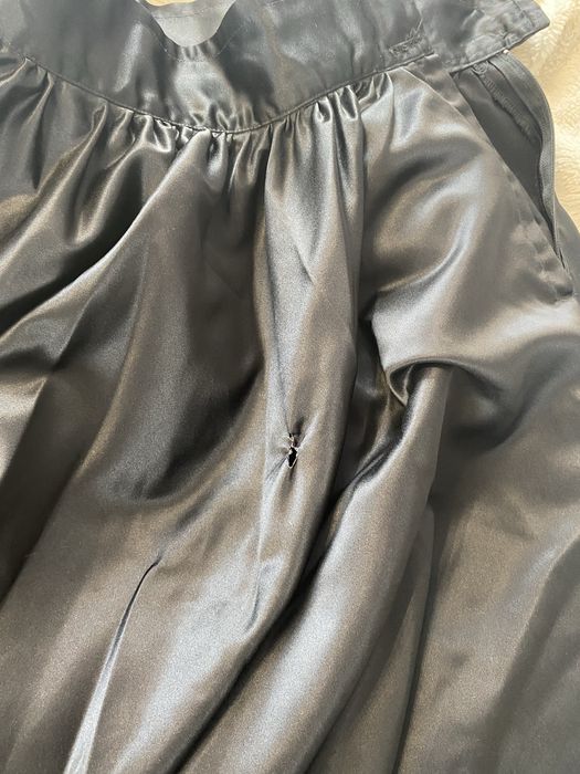 Атласна спідниця чорого кольору в розмір S