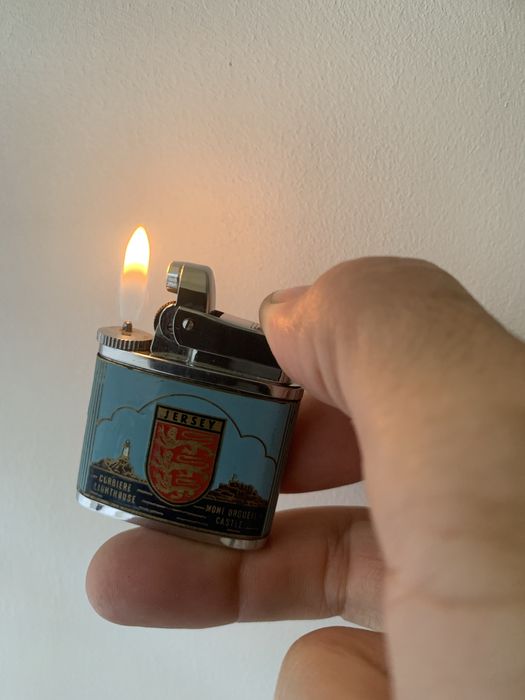 Продам зажигалку