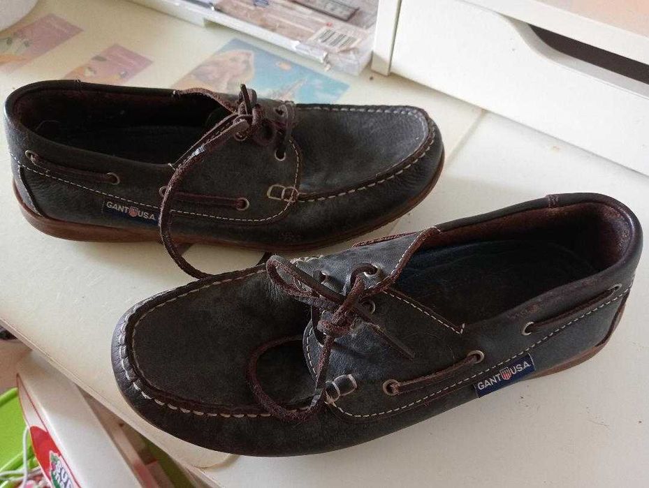 Sapatos de homem em bom estado
