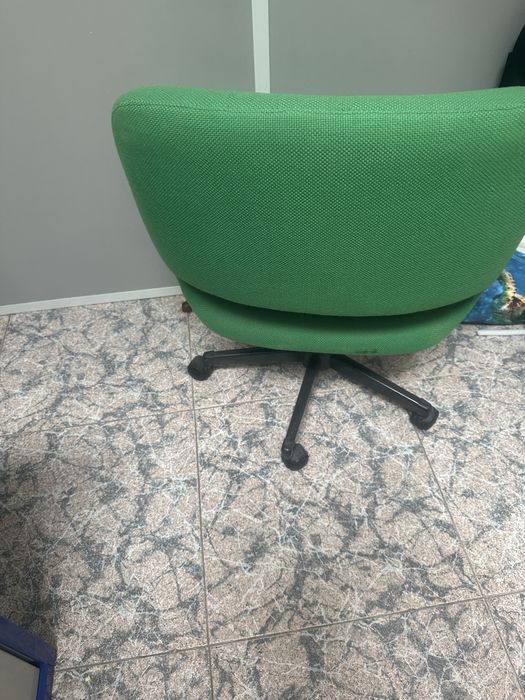 Cadeirao giratorio verde