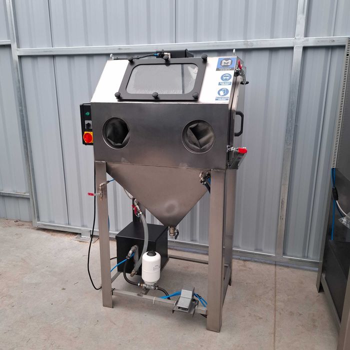 Myjka warsztatowa kabinowa/hydropiaskarka. Nowa