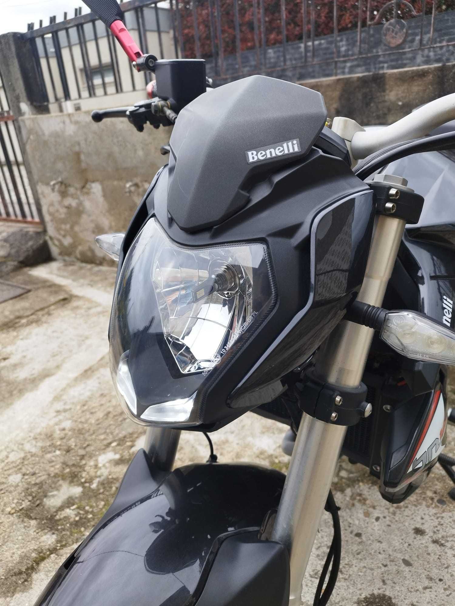 Benelli bn125 como nova, pouco usada.