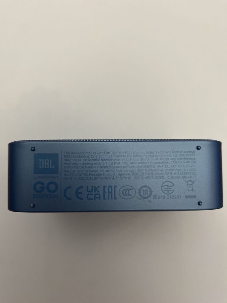 JBL go essential