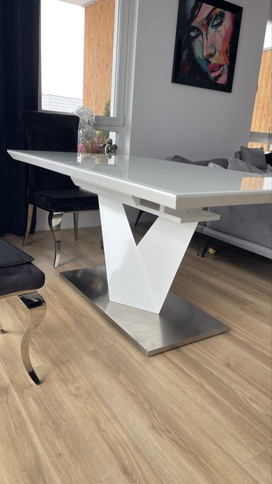 Elegancki solidny stół 90x160/200 cm.