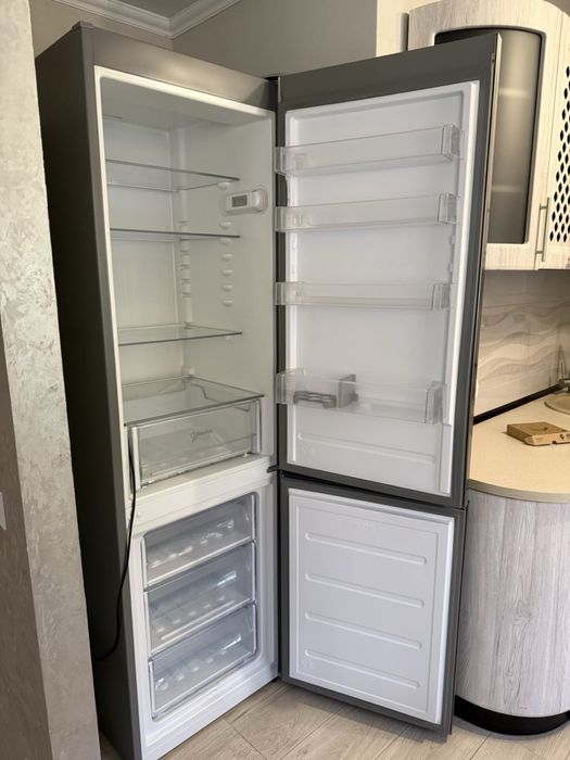 Продам холодильник Whirlpool