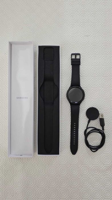 SAMSUNG GALAXY WATCH 6 CLASSIC + Wireless Charger PowerBank