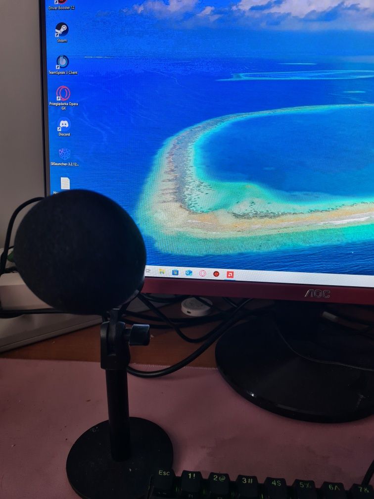 Komputer z monitorem