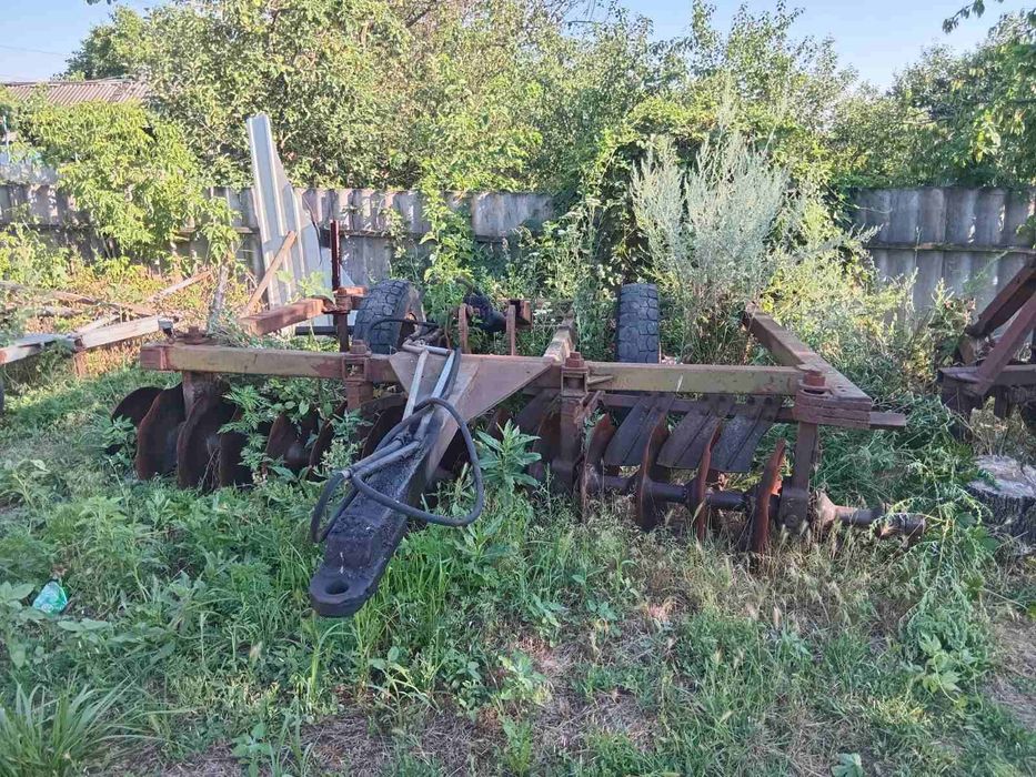 В продаже МТЗ-80. Диска.культиватор.плуг .опрыскиватель.